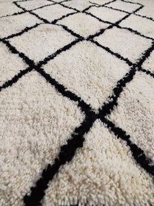 พรมปูละหมาดทำมือจากขนแกะเบนิอูร์เอนของโมร็อกโก  แบบมีเบาะรองนั่ง ซักได้ เหมาะสำหรับห้องนั่งเล่น - Product Image 5