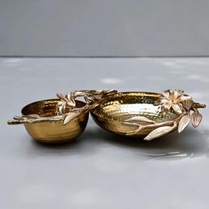 Tazón de latón de diseño moderno y versátil, perfecto para dulces, bocadillos, frutos secos y postres festivos. - Product Image 2