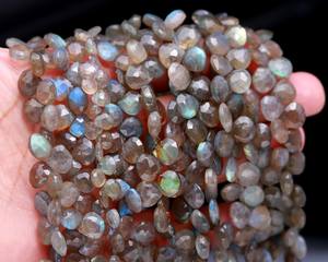 Vente en gros de perles briolettes en forme de cœur en labradorite naturelle pure avec des couleurs multicolores durables pour collier de bijoux faits à la main - Product Image 3