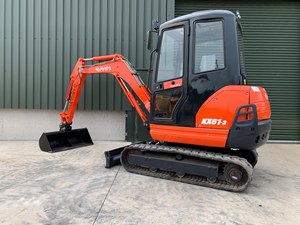 Mini-excavatrice Kubota KX61-3, machine de construction sur chenilles de 3 à 6 tonnes, garantie 2 ans, pompe de boîte de vitesses incluse, godet inclus, à vendre. - Product Image 6