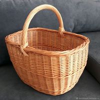 Beau panier décoratif en rotin pour la décoration intérieure bohème adapté pour mettre en valeur des fleurs séchées ou un pot-pourri
