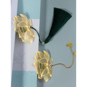 Marcapáginas de metal personalizados para entusiastas de la literatura marcapáginas de diseño con forma de flor con acabado antiguo dorado - Product Image 4