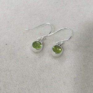 Pendientes de corte de peridoto de plata 925, pendientes de plata de ley a la moda para mujer, pendientes redondos de joyería de plata de ley india al por mayor - Product Image 3