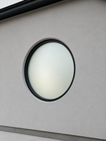 Fenêtre fixe en verre dépoli rond sur mesure, cadre en aluminium noir mat, pour bâtiment commercial moderne