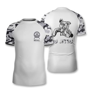 Rashguard de manga corta de larga duración Material de poliéster suave al tacto perfecto para nadadores y surfistas jóvenes y adultos - Product Image 4