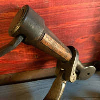 Menottes en fer antique Double-Lock Metal Armour Art & Collectible Plaqué Technique Vente en gros pour le thème de l'amour