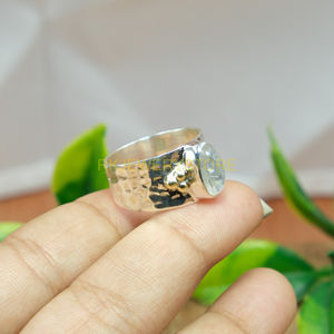 Anillo de Piedra Lunar Arcoíris Fuego Azul, Anillo Martillado de Plata de Ley 925 con Detalles en Latón, Joyería de Piedra Lunar, Regalo para Mujer - Product Image 2