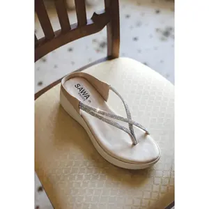 Sandalias de Plataforma con Tacón de Cuña en Crema Perlada, Colección 448 F - Product Image 2