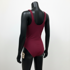 Traje de baño de una pieza premium de poliéster y spandex de 230 GSM color granate con pedrería, logotipo personalizado por transferencia térmica, traje de baño para mujer. - Product Image 4