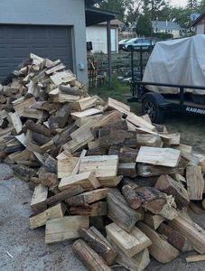 Bois de chauffage 100 % naturel à faible émission de fumée, bûches de bois séchées et fendues sans produits chimiques pour fours extérieurs et feux de camp. - Product Image 2