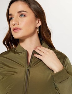 Veste matelassée Crop Street pour femme, décontractée, fermeture éclair, couleur unie, style varsity avec deux poches, toile imprimée brute - Product Image 5