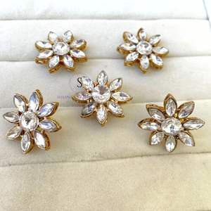 Anneaux à motif de fleurs oxydées en argent cristaux réglables travail anneaux en laiton Kundan pour femmes et pour mariage, occasion de tenue de fête - Product Image 6