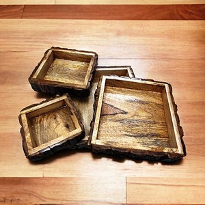 Plateau de service carré en bois avec écorce d'arbre Produit de vente chaud Bol décoratif en bois de manguier avec écorce d'arbre fabriqué en Inde - Product Image 1