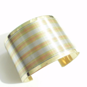Brazalete de latón dorado natural hecho a mano, accesorio moderno religioso antiguo lujoso de cobre de estilo tradicional - Product Image 1