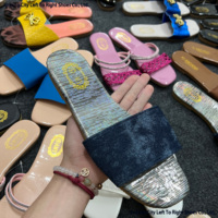 Sandales plates populaires pour femmes, tongs tendance en solde, tongs de marche décontractées, styles variés expédiés aléatoirement