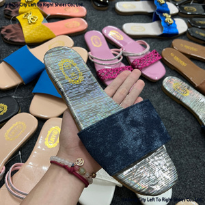 Sandali piatti da donna di tendenza, <span class=keywords><strong>ciabatte</strong></span> fresche in saldo, <span class=keywords><strong>ciabatte</strong></span> da passeggio comode, vari stili spediti casualmente - Product Image 3