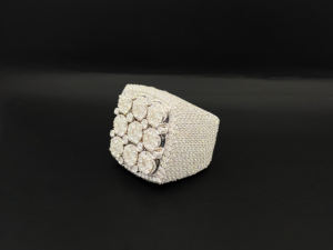 Anillo de Lujo Estilo Hip Hop con Moissanita VVS Premium, Plata 925, Engaste de Garras, con DEF 0.5 Quilates, Pasa la Prueba del Diamante, Unisex - Product Image 3