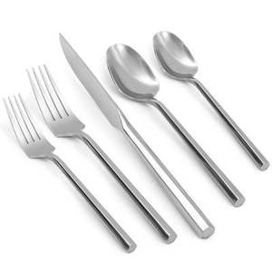 Juego de Cubiertos Clásico de Acero Inoxidable Ecológico, Diseñado para las Comidas Diarias, con Superficie Pulida y Construcción Resistente al Óxido - Product Image 1