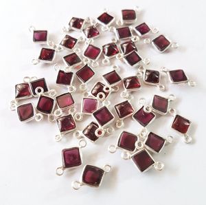 Connecteur de charme de fiançailles en argent sterling plaqué or rhodié de haute qualité, grenat hydro 5 mm, serti carré, double bélière, pour femmes - Product Image 1