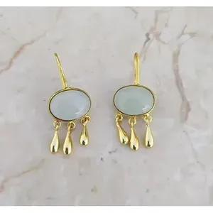 SOUMYA CREATIONS Boucles d'oreilles pendantes tendance en laiton plaqué or avec pierre précieuse Calcedoine Aqua pour femmes, idéales pour les soirées et occasions romantiques - Product Image 2