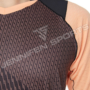 เสื้อยืดพิมพ์ลายซับลิเมชั่นคุณภาพสูงสำหรับผู้ชาย ผลิตจากโพลีเอสเตอร์ 100% รับออกแบบโลโก้ OEM แห้งเร็ว น้ำหนักเบา ระบายอากาศได้ดี เหมาะสำหรับใส่ลำลอง - Product Image 3