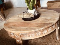 Table basse convertible vintage (ancienne) Chakki avec plateau en bois, mobilier de luxe classique pour salon, usage domestique/hôtelier, artisanat Kamal.