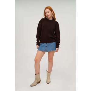 LUSTRIN Women's Plain Brown Crew Neck <b>Pullover</b> <b>Sweater</b> - Wholesale Long Sleeve Knitwear Top for Autumn Winter Casual Wear - Product Image 5