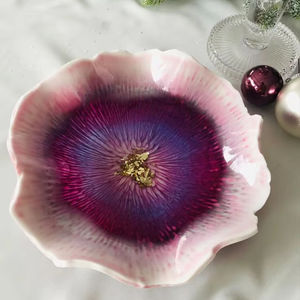 Elegante cuenco de resina moderno con un diseño lujoso que complementa los estilos contemporáneos de decoración del hogar y detalles interiores únicos - Product Image 1