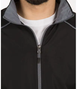 Chaquetas cortavientos con capucha y cremallera para hombre, ligeras e impermeables con logotipo impreso personalizado - Product Image 3