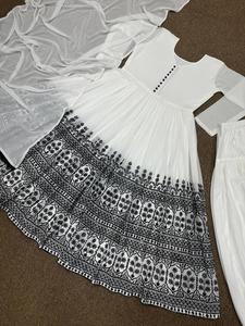 Neuer <span class=keywords><strong>Designer</strong></span> Party-Look Kleiduntersatz und Dupatta in Stickerei-Sequenzarbeit und Digitaldruck mit Baugruppe - Product Image 3