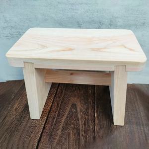 Chaise <span class=keywords><strong>de</strong></span> <span class=keywords><strong>bain</strong></span> élégante en bois <span class=keywords><strong>de</strong></span> pin dans le support <span class=keywords><strong>de</strong></span> stockage <span class=keywords><strong>de</strong></span> type debout <span class=keywords><strong>de</strong></span> style japonais traditionnel pour les salles <span class=keywords><strong>de</strong></span> <span class=keywords><strong>bain</strong></span> utilisées avec un pot <span class=keywords><strong>de</strong></span> fleur - Product Image 4