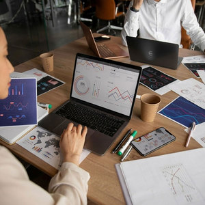 Service de marketing numérique d'entreprise haut de gamme : Publicités sur les réseaux sociaux et optimisation de la recherche sur les moteurs de recherche pour obtenir des prospects de qualité via e-mail - Product Image 2