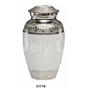 Urna conmemorativa de cremación grabada para cenizas humanas Urna funeraria blanca y plateada para adultos - Product Image 1