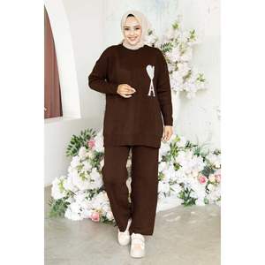 Hijab con bordado de corazón, conjunto rosa de 2 piezas - Product Image 3