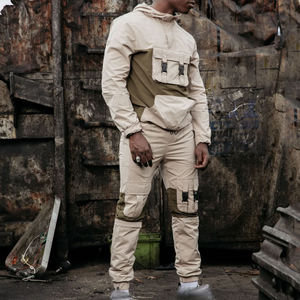 Survêtement personnalisé pour hommes avec poches latérales Survêtement pour hommes Logo personnalisé et design en polyester Ensemble survêtement à la mode - Product Image 3