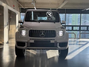 Nuova Mercedes Classe G Bianca, SUV con Carrozzeria Rigida, Turbo Sinistro, Euro VI, Benzina, Griglia Frontale, Fari Rotondi, Veicolo Urbano Fuoristrada - Product Image 1