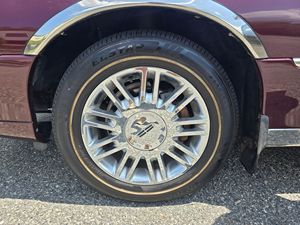 Offre exceptionnelle : Lincoln Town Car Signature L 2008, prêt à être expédié - Product Image 6