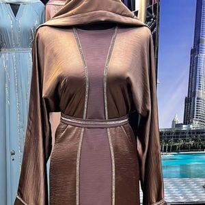 Belle Abaya noire de Dubaï pour femmes Kaftan de travail à la main Vêtements et accessoires islamiques traditionnels conçus pour les musulmans - Product Image 1