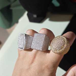 Bague de luxe en argent sterling 925 avec diamant moissanite VVS de différentes formes, style hip-hop, pour les occasions spéciales. - Product Image 4