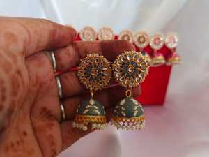 Bollywood แรงบันดาลใจเจ้าสาว jhumka เครื่องประดับโลหะงานแต่งงานของขวัญที่สมบูรณ์แบบสำหรับแขกเพื่อนเจ้าสาว & mehendi - Product Image 6