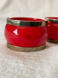 Servilleteros rojos, anillado de plástico y metal, vintage, Juego de 2 - Product Image 6