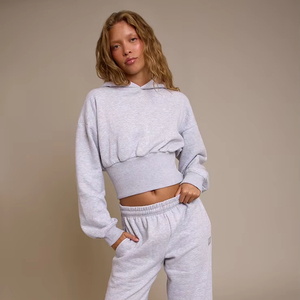 Conjunto Deportivo Unisex de Sudadera con Capucha Extra Grande y Pantalones Deportivos, Ropa Deportiva Moderna para un Estilo Activo y Urbano - Product Image 1
