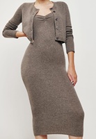 Fabricant de tricots en laine et cachemire respirant de luxe : Ensemble deux pièces ajusté avec robe midi et cardigan court