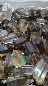 Quartz fumé de haute qualité, sculpté, semi-polissé, pierre naturelle du Gujarat pour la guérison et la décoration intérieure - Product Image 4