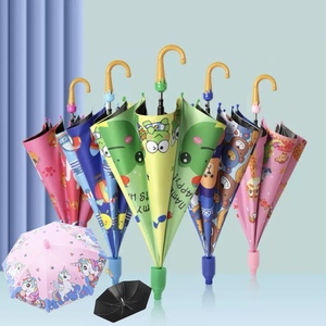 Vente en gros Parapluie droit pour enfants Conception de personnage de dessin animé en PVC semi-automatique avec sifflet de protection UV et couverture pour enfants - Product Image 1