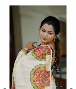 Saree en lin doux avec bordure dorée avec chemisier tissu de meilleure qualité nouvelle impression - Product Image 3