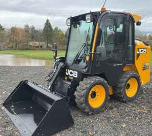 Chargeuse compacte sur pneus JCB 155 haute puissance, 55 CV, moteur diesel, machine de construction compacte avec godet de 0,40 m³ - Product Image 6