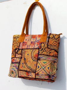 Sac fourre-tout indien à bandoulière brodé Banjara avec fermeture à glissière Art Banjara décoré à la main - Product Image 3