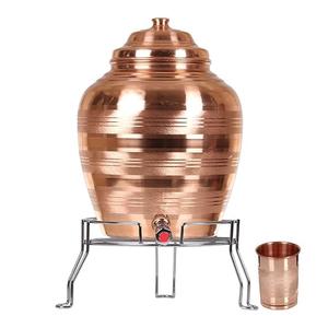 Réservoir d'eau en cuivre pur ayurvédique 100% étanche Distributeur en cuivre martelé antique avec verres et support en fer Pot à eau - Product Image 3