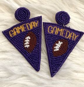 Pendientes bordados con lentejuelas y cuentas - Product Image 1